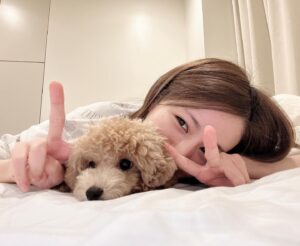 Reimi Tsutsumi Instagram - 🐇
皆さま、今年もありがとうございました！
来年も笑顔溢れる一年となりますように…✨
2024年も宜しくお願い致します✨🐉
.
#2枚目のように躍動感溢れる年に✌️
#あんじゅは寝てたので
#おんぷとゴロゴロ