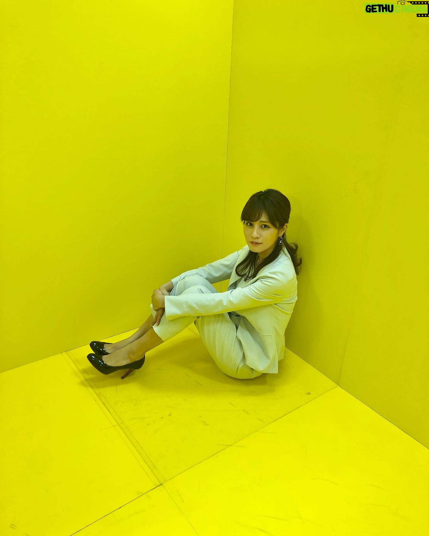 Reimi Tsutsumi Instagram - 🤔 この黄色い空間は一体、、、 . #今夜の #脱力タイムズ #で明らかに! #23時〜 #ゲストは #井上裕介(NONSTYLE)さん #新妻聖子 さん