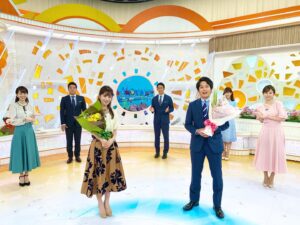 Reimi Tsutsumi Instagram - ⏰🌸
昨日をもって、4年間お世話になっためざましテレビを卒業致しました。
私にとってはとても大きな出来事です。

入社して初めての担当番組となっためざましテレビアクアから、私の中に常にめざましテレビの存在がありました。
家族のように温かい空間は本当に居心地が良く、学生の頃目標としていた場所で素敵なスタッフの皆さん、キャスター陣とご一緒させて頂けた経験は私の財産です。
楽しかった事も悔しかった事も沢山あった4年間でしたが、ここで得たものを糧にこれからも頑張ります。
引き続き宜しくお願いします！
.
.
#早起きも気合で4年間遅刻なく乗り越えられました！
#まずはそこにホッと一安心
#黒瀬も3年間お疲れ様でした🙌
#平日チームのキャスター陣も
#木曜パーソナリティの伊野尾さんも
#めざましテレビ⏰
#携わる全ての方に
#そして番組を観てくださる全ての方に
#感謝の気持ちでいっぱいです
#本当にありがとうございました！
.
#因みに
#後に黒瀬と私の花束が逆だった事が判明し
#後で花束交換しました💐笑