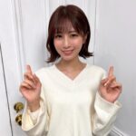 Reimi Tsutsumi Instagram - ✂︎ 髪を短くしてみました💇‍♀️ 肩につかないくらいの長さに切るのは11、2年振り、人生2回目。 ショートヘアのコンディショナーの付け方が分からなくて毎日困ってます。 毛先から塗りたいのに、短いと毛先が見つからないのよ。笑 . 何かと暗い気持ちになりがちなこのご時世に心機一転！と思い切ってみました。 ふと長い髪が恋しくなる瞬間もありますが、とても良い気分転換になっています。 形から入る気分転換も良きですね。 . さて、いつまでこの絶妙な長さをキープ出来るのでしょうか… . #髪が伸びるのがとても早いので #多分数ヶ月後にはロングヘア #新しい堤としてまた今日から頑張ります！ #袖から中のシャツが見えてるのはご愛嬌🙏