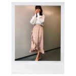 Reimi Tsutsumi Instagram - 👗 先週と今週水曜のめざましテレビでの衣装です❤︎ . #1枚目のスカートはデニム生地とチュール生地がドッキングされていてとっても可愛いのです #2枚目のトップスも袖の部分にチュール生地が使われていて程よくガーリーでした🙈 #明日もめざましですっ #衣装はスタイリストさんと相談し合いながら決めています✨