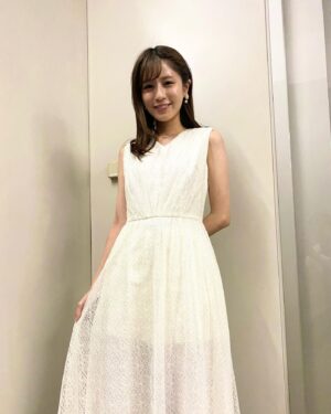 Reimi Tsutsumi Instagram - 📺
.
この後19時〜『平成令和ヒット曲を100人が熱唱！オールスター合唱バトル』が放送されます✨♪
.
私自身とてもパワーを頂いた時間でした💪

アスリートチーム、Z世代チーム、80年代チーム、歌ウマ芸人チーム、演歌チームの皆さんの本気の合唱バトルをお楽しみに…！✨
.
#とても素敵なセットでの収録だったのに
#時間が無くて廊下の端っこで撮ってもらいました
#映えセットだったのに！