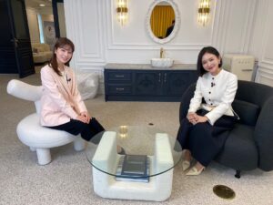 Reimi Tsutsumi Instagram - 先日お仕事で韓国に行ってきました！
本日23時40分〜のLive News αで放送されます。

人生初の韓国は、コスメブランド「TIRTIR」の取材でした✨💄
スピーディな商品開発の秘密を社長さんや工場長さんに伺ってきましたので是非ご覧ください！
.
#Livenewsα 
#tirtir
#移動時間を満喫中の堤を添えて