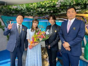 Reimi Tsutsumi Instagram - 🐴
日曜日の放送をもちまして、みんなのKEIBAを卒業致しました！
馬好王国から含めると、入社1年目から6年以上、競馬番組に携わらせて頂きました。
番組を通して競馬と出会い、沢山の素敵な景色を見せてもらいました。それにより私の6年間はより豊かなものになったと思います。
.
最近は一頭一頭の顔つきの違いを見るのが好きで、パドックでは身体のバランス以外に顔をチェックするのが楽しみでした。笑🐴

そんなパドックもこれからはゆっくり楽しめそうなので、今後は視聴者としてみんなのKEIBAを楽しみたいと思います🏇
番組を見て下さった皆さま、応援して下さった皆さま、本当にありがとうございました！
.
#DAIGO さん
#新人の頃から大変お世話になりました！
#井崎脩五郎　先生
#細江純子　さん
#佐野瑞樹　アナ
#山本昌　さん
#ゲストとしてお越しいただいた方々
#実況アナウンサーの先輩後輩
#スタッフの皆さん
#視聴者の皆さん
#MKS
#マジ感謝
#これにて競馬MC卒業
#堤の日々はつづく。