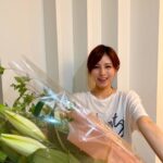 Reimi Tsutsumi Instagram - 💐 母の日の今日は、母の好きな百合の花束をプレゼントしました✨ いつもありがとう💓 . #母の日 #日頃の感謝の気持ち込めて🙏 #れーみママさんきゅううう！