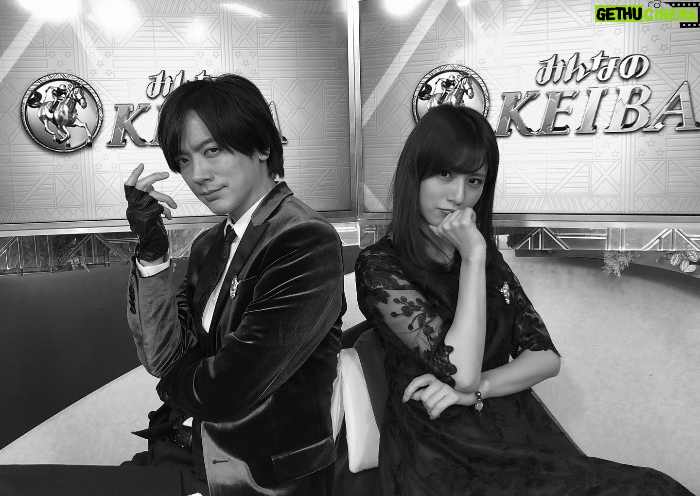 Reimi Tsutsumi Instagram - 🐴 「みんなのKEIBA」終わりにDAIGOさんと1枚。 モノクロでおしゃれ風。 . 競馬のお話で言いますと、 今週木曜12月19日17時〜はBSフジにて有馬記念枠順抽選会を生中継致します。 そちらも是非ご覧下さいませ🙏 #9番くるってずっと言ってたのにスタッフさん誰も信じてくれなかった #レースが終わった瞬間の堤は #この上ないドヤ顔でモニターを見つめておりました😎