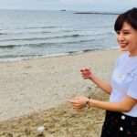 Reimi Tsutsumi Instagram - 🌻 昨日で競馬界の夏が終わりまして。 福島4週、新潟6週の開催も終了となりました。 昨日はオンエア後にスタッフさんや出演者の方々とちょこっとだけ海の家へお邪魔しまして、新潟の海を楽しんできました🏝 4枚目、また来週から切り替えて頑張るぞーっという気持ちを込めての大ジャンプです。 夏らしいことやっと出来た😆 . #馬券は散々だったね、夏 #でも福島も新潟も素敵なところだったからいっか #今年初の大好きな海にも行けたしいっか #終わりよければ全て良しとしましょうか