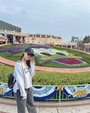 Reina Fujie Instagram - ♥
Disneyland🏰🐭💙🤍
