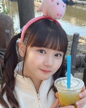 Reina Yokoyama Instagram - 🥤
.
.
タピオカってやっぱり美味しいんだよなぁ！🤤
.
.
#morningmusume23
#モーニング娘23
#横山玲奈