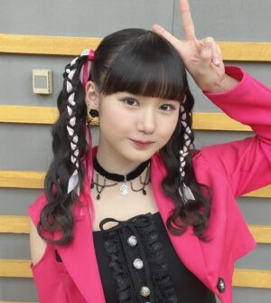 Reina Yokoyama Instagram - 🎤
.
「FNS歌謡祭」
ツインテールをリボンで可愛くしました💗🫧
.
.
#morningmusume23
#横山玲奈 #モーニング娘23 #ツインテール #アイドルヘアアレンジ
