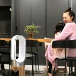 Reina Asami Instagram – 最近はすごく暖かい季節になりましたね！
私は花粉にやられています🤧
今年本当にひどいです😭

皆さん突然ですが、『粉砕花粉』ってご存知ですか？
花粉は粉砕されるとより細かくなり舞い上がりやすく、空気中に長く浮遊する事があるそうです😣
粉々になった花粉「粉砕花粉」はミクロレベルのサイズだそうです。。もうきいてるだけで鼻がムズムズ。。

ダイソンの空気清浄機は微細な花粉も99.95パーセント除去できるみたいで、我が家ではフル稼働しています🙌

音も静かでスタイリッシュなデザインがお気に入りです☺️💕
お陰でお家では花粉対策ばっちりです❣️

#ダイソン空気清浄機 #dyson #ダイソン #花粉対策 #粉砕花粉 #PR
#ダイソン空清 #空気清浄機 #空気清浄ファンヒーター #フィルター