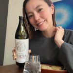 Reina Asami Instagram - 先日のお休みにお友達がロールキャベツを作ってくれて、みんなでお昼からワイワイしていました💚 絶品ロールキャベツに、ISAINAソーダ割りを🤲 最近子供達が寝た後に一杯呑むのがホッとする時間で、とてもフルーティーな口当たりにハマり中です🤭 パッケージも素敵なのでお友達の家に行く時の手土産にもおすすめ。 お友達にもソーダ割り好評でした。 みんなも是非一息入れる時間にISAINAソーダで乾杯してみてね。 @shochu_isaina #PR #ISAINA #ISAINA2周年 #ISAINAソーダで乾杯 #芋焼酎