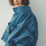 Reina Asami Instagram - 「YECCA VECCA PLAYFUL DENIME」 @yeccavecca トレンドを織り交ぜたデニムパンツから デザイン性のあるシャツやワンピースなど 素敵なデニムアイテムを着用しています🤲 是非ご覧ください💜 #yeccavecca #イェッカヴェッカ PR