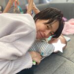Reina Asami Instagram - 娘が撮ってくれた写真📷 中々自分と赤ちゃんの写真ってないから、嬉しかったな❤️ うまいじゃないか🤲📷 さて、👶寝てるうちにやる事片付けるぞー！