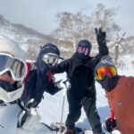 Reina Asami Instagram - 毎年恒例の　@babysleepschool_tokyo_yuko ちゃん達とのニセコスキー旅行へ⛷️ ニセコは託児やシッターサービスも充実しているので、私も久々にスキーを楽しみました🩵 娘はスキースクールに入りメキメキと上達。 子供の吸収力の早さにびっくりです。 見た事ない大きな氷柱に大喜び。 息子も雪遊び☃️ とーっても充実した旅行でした🥹