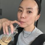 Reina Asami Instagram - 朝一の打ち合わせが終わって、急いで帰宅💨 5分だけ☕️のんで家事やるぞー❗️ １時間半後にはお迎えだからそれまでに夕飯も仕込みたいけどできるのか😂 1.2月はバタバタで過ぎていきそう。。 娘の習い事減らしたいけど本人は続けたいみたいで、母が足りない。。 難しい問題。。 にしても洗濯物が溜まり過ぎてて😭 皆様もお疲れ様です🤲