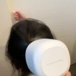 Reina Asami Instagram - SHARPの美容家電の新ブランド「Plasmacluster Beauty」からプラズマクラスタードレープフロードライヤーが🫶 今のドライヤーが随分前に購入したもので娘には重く1人では使えず、今回のプラズマクラスタードライヤーは凄く軽くて、娘もこれなら使えそうと1人で張り切ってドライヤーをしてくれました。 （助かる😭） 娘曰く、とっても軽い！コレなら私も使えるじゃん！ねぇ、ママ髪の毛サラサラじゃない？ と申しておりました 笑 風量がすごい！そして熱すぎないのに乾くのが早い！娘の髪は5分もかからず速乾👏 1人で2人をお風呂に入れる事も多いので、早く乾くのはとっても嬉しい🥹 2人見ながら私もドライヤーやるんだけど、いつも半乾きで諦めてた、、でもこれは私もすぐに乾いた。 とにかくすんごーく助かる‼ 空気浄化のイメージが強いプラズマクラスターだけど、実は「髪にも」いいみたい！ 是非試して欲しい！ #PR #SHARP #プラズマクラスタードライヤー #プラズマクラスターって髪にもいいんだって @plasmacluster_beauty
