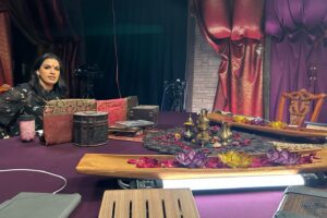 Rekha Shankar Instagram - Doing @desiquestshow was a true blast. I got to play an Auntie and it was incredibly fun being part of a campaign where that fit right in. I hope you give it a watch - it’s fun, funny, beautiful, and everyone looks really good???? Tune in for the LIVE PREMIERE, at 6p today on desiquest.com. 

Thank you to @thatbronzegirl @sandeepparikh @_schaubach_ for having me. Thank you to @samreich for introducing me to Sandeep. Thank you to @sweeetanj for letting me ask you Dnd and actor questions. Thank you to @omarnajamfilm for being extremely funny.

And I know my Aunties hate that I do so much Auntie commentary but it’s out of love (and fear)!
.
.
.
#desiquest #desi #southasian #ttrpg #dnd #jasminebhullar #bronze #dungeonsanddragons