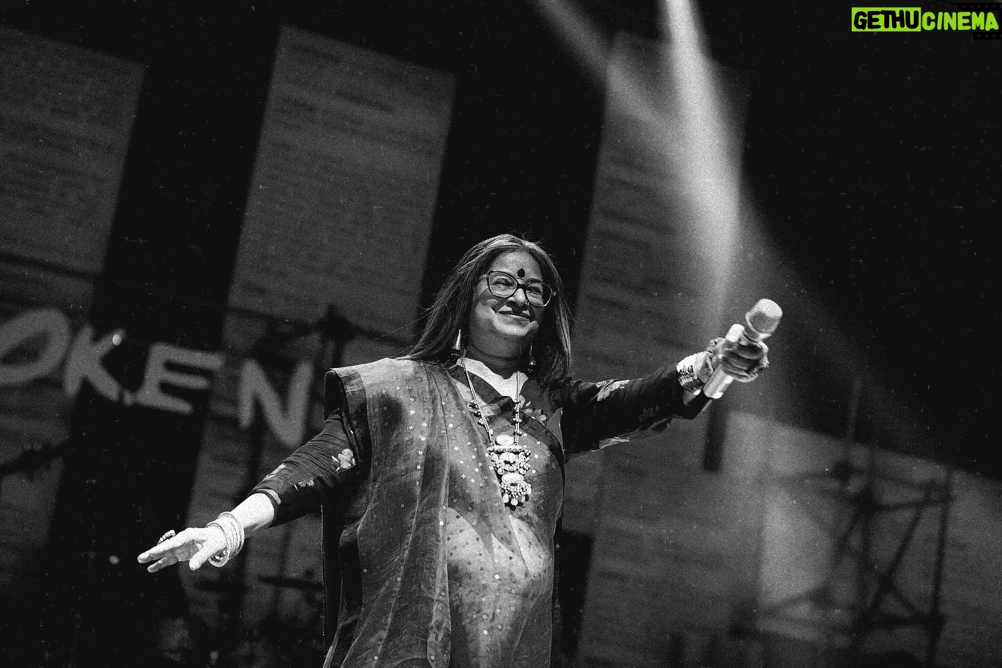 Rekha Bhardwaj Instagram - A delicate equilibrium of perfect harmony. @rekha_bhardwaj @vishalrbhardwaj @tmtalentmanagement #photographybydeepaktiwari #rekhabhardwaj #vishalbhardwaj #blackandwhite #filmmaker #singersongwriter #mumbai #photographer #gigphotography #canwithcanon #delightingyoualways #canonindia