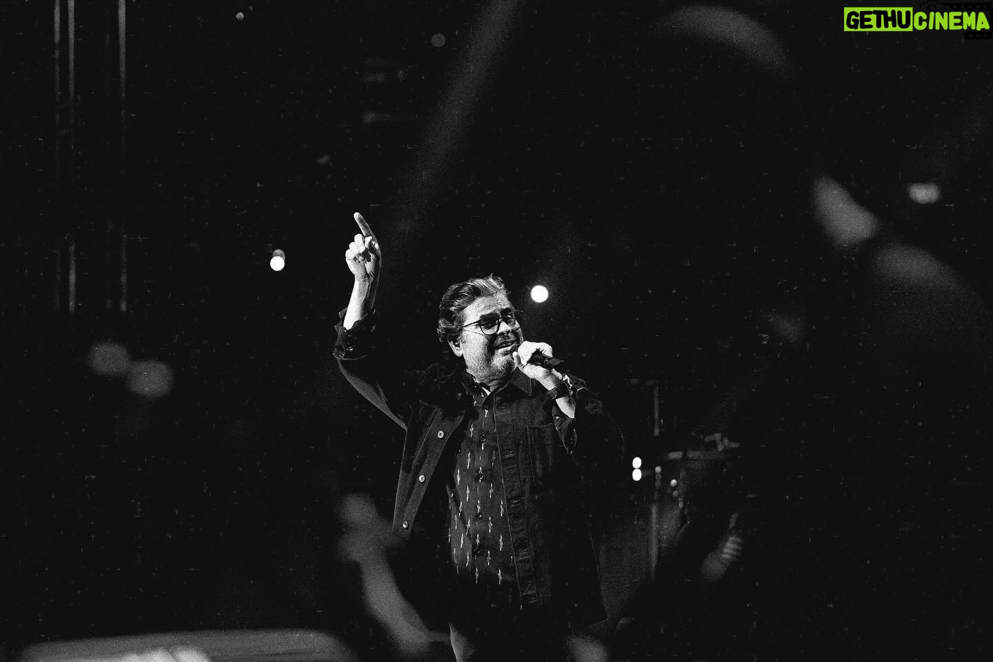 Rekha Bhardwaj Instagram - A delicate equilibrium of perfect harmony. @rekha_bhardwaj @vishalrbhardwaj @tmtalentmanagement #photographybydeepaktiwari #rekhabhardwaj #vishalbhardwaj #blackandwhite #filmmaker #singersongwriter #mumbai #photographer #gigphotography #canwithcanon #delightingyoualways #canonindia
