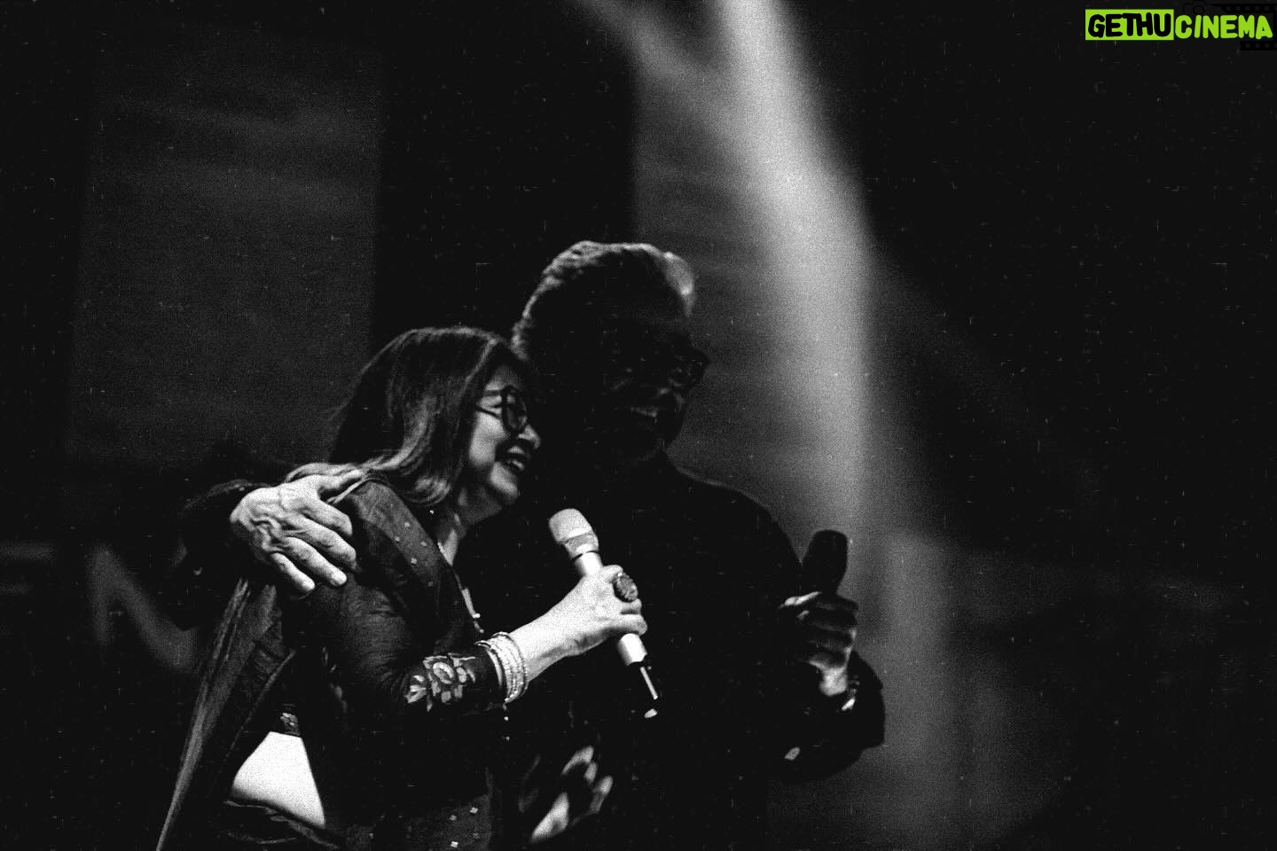 Rekha Bhardwaj Instagram - A delicate equilibrium of perfect harmony. @rekha_bhardwaj @vishalrbhardwaj @tmtalentmanagement #photographybydeepaktiwari #rekhabhardwaj #vishalbhardwaj #blackandwhite #filmmaker #singersongwriter #mumbai #photographer #gigphotography #canwithcanon #delightingyoualways #canonindia