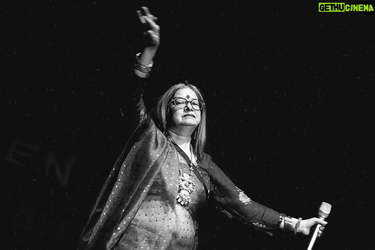 Rekha Bhardwaj Instagram - A delicate equilibrium of perfect harmony. @rekha_bhardwaj @vishalrbhardwaj @tmtalentmanagement #photographybydeepaktiwari #rekhabhardwaj #vishalbhardwaj #blackandwhite #filmmaker #singersongwriter #mumbai #photographer #gigphotography #canwithcanon #delightingyoualways #canonindia
