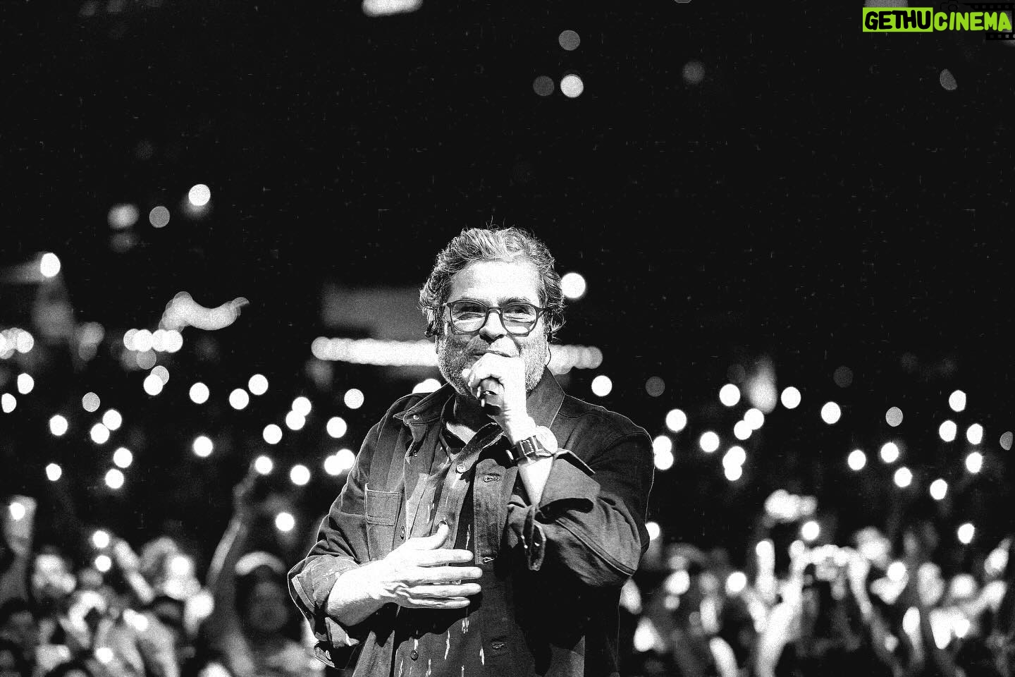Rekha Bhardwaj Instagram - A delicate equilibrium of perfect harmony. @rekha_bhardwaj @vishalrbhardwaj @tmtalentmanagement #photographybydeepaktiwari #rekhabhardwaj #vishalbhardwaj #blackandwhite #filmmaker #singersongwriter #mumbai #photographer #gigphotography #canwithcanon #delightingyoualways #canonindia