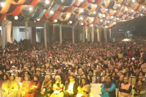 Rekha Bhardwaj Instagram - Celestial love with Gulaabi Sardi enfolded the evening of Jashn-E- Rekhta beautifully, we thank everyone for the memories. 

@jashnerekhtaofficial @vishalrbhardwaj 

#jashnerekhta #delhi #liveperformance #mehfil