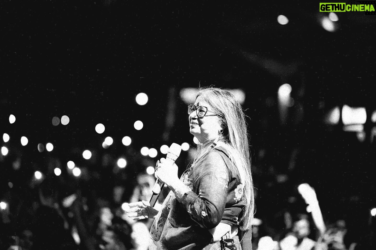 Rekha Bhardwaj Instagram - A delicate equilibrium of perfect harmony. @rekha_bhardwaj @vishalrbhardwaj @tmtalentmanagement #photographybydeepaktiwari #rekhabhardwaj #vishalbhardwaj #blackandwhite #filmmaker #singersongwriter #mumbai #photographer #gigphotography #canwithcanon #delightingyoualways #canonindia