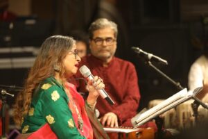 Rekha Bhardwaj Instagram - Celestial love with Gulaabi Sardi enfolded the evening of Jashn-E- Rekhta beautifully, we thank everyone for the memories. 

@jashnerekhtaofficial @vishalrbhardwaj 

#jashnerekhta #delhi #liveperformance #mehfil