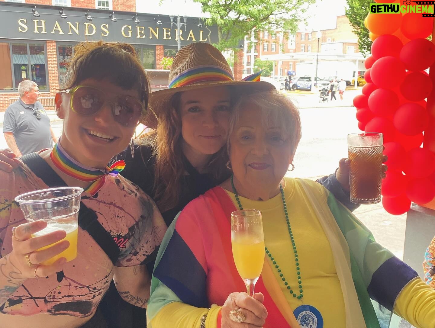 RenΓ©e Felice Smith Instagram - π³οΈβπππ³οΈβπ #prideally #rainorshine