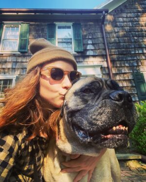 Renée Felice Smith Instagram - Hi Velmie, I miss you. We all do. ♥️♥️♥️ #velmathebullmastiff  #velmaforever