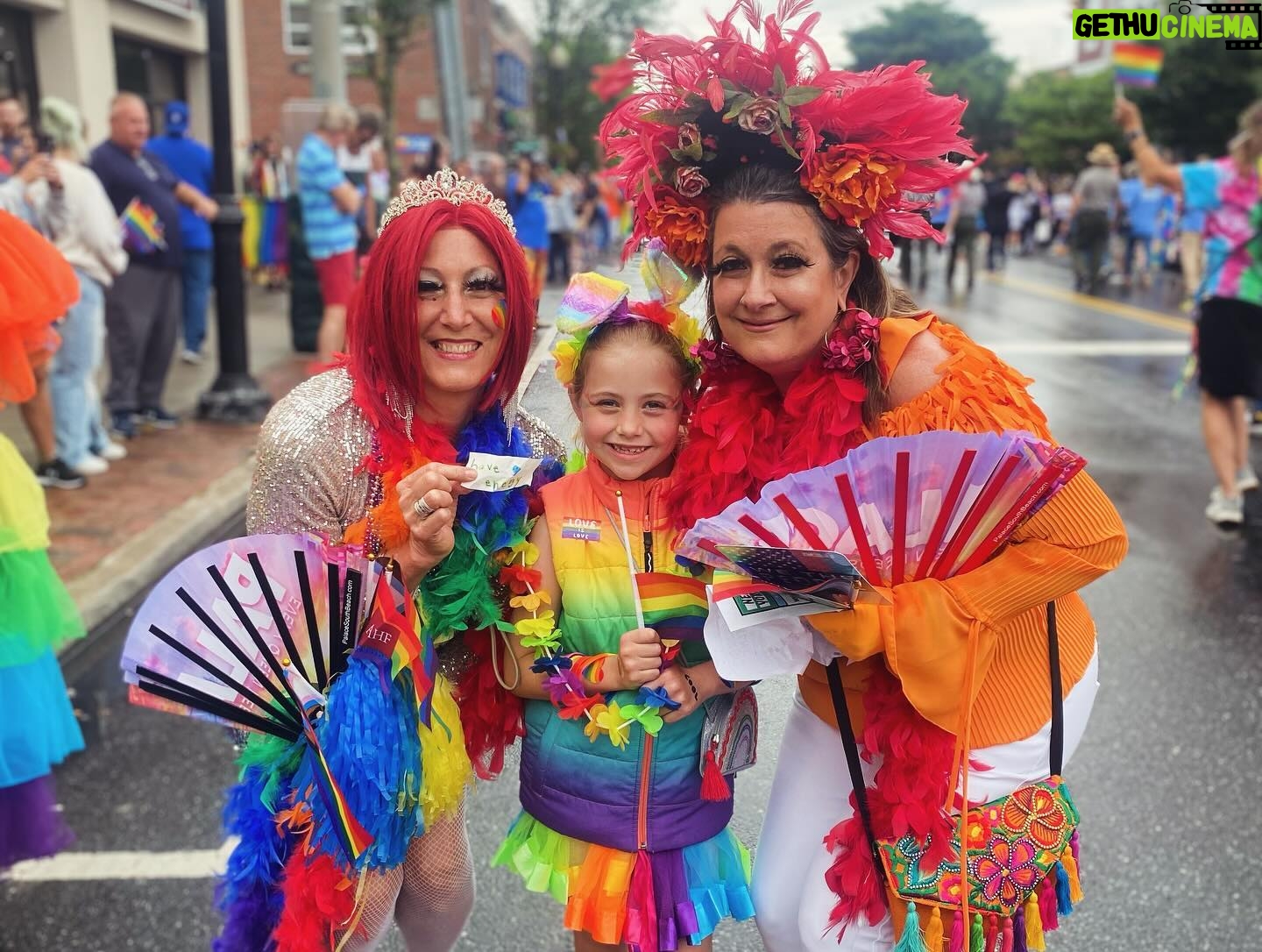 RenΓ©e Felice Smith Instagram - π³οΈβπππ³οΈβπ #prideally #rainorshine