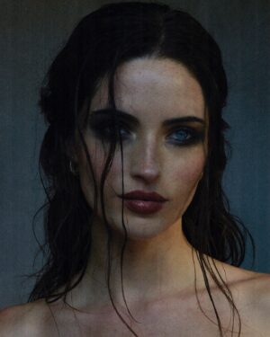 Renée Murden Instagram - Portraits w @nicholas.fols 
Makeup and Hair by @bynimua