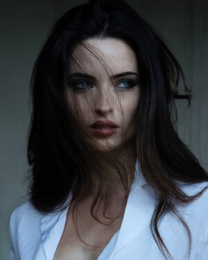 Renée Murden Instagram - Portraits w @nicholas.fols 
Makeup and Hair by @bynimua