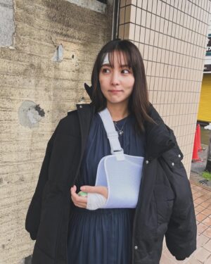 Ren Ishikawa Instagram - いよいよ明日☕️
「#純喫茶イニョン」全4話一挙放送！
一気に結末まで追えます☺️
じんわりと心に響く、とても素敵なストーリーに完成しているので、ぜひたくさんの方に観ていただきたいです！
撮影の思い出たち🌹
1日1日が濃くて、皆さんが温かくて優しくて。
のびのびお芝居させていただけた大好きな現場でした。
#チャンソン さん #水橋研二 さん #監督ズ 🫶

#1　20:00～20:20＜フジテレビTWO ドラマ・アニメ＞
#2　20:20～20:40＜ひかりＴＶチャンネル＞
#3　20:40～21:00＜フジテレビTWO ドラマ・アニメ＞
#4　21:00～21:20＜ひかりＴＶチャンネル＞