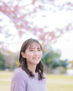 Ren Ishikawa Instagram - 本日情報解禁されました☕️ フジテレビTWO×ひかりTV共同制作ドラマ 「純喫茶イニョン」向坂美海役で出演します。 写真は小林和紘監督が撮ってくださった美海🌸 美海と書いて