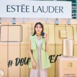 Ren Ishikawa Instagram - @esteelauderjapan 💄 エスティ ローダーのくずれないNo.1ファンデーション"ダブル ウェア"シリーズの新作のクッションファンデーションを体験しに、代官山T-SITEで開催中のポップアップに遊びに行ってきました。 今日実際に体験して私が一番お気に入りだったのは、グロウマットタイプ！ 程よいツヤ感と、カバー力がありながらも薄付きな素肌感がこれからの汗ばむ季節にぴったりだと思いました🍉 自分の肌に合ったアイテムや色をあれこれ自由に試せるこちらのポップアップは、代官山T-SITEにて11時〜17時、5月12日まで開催されているので、ぜひ足を運んでみてください💫 #PR #エスティローダー #くずれないNo1DW #ダブルウェア