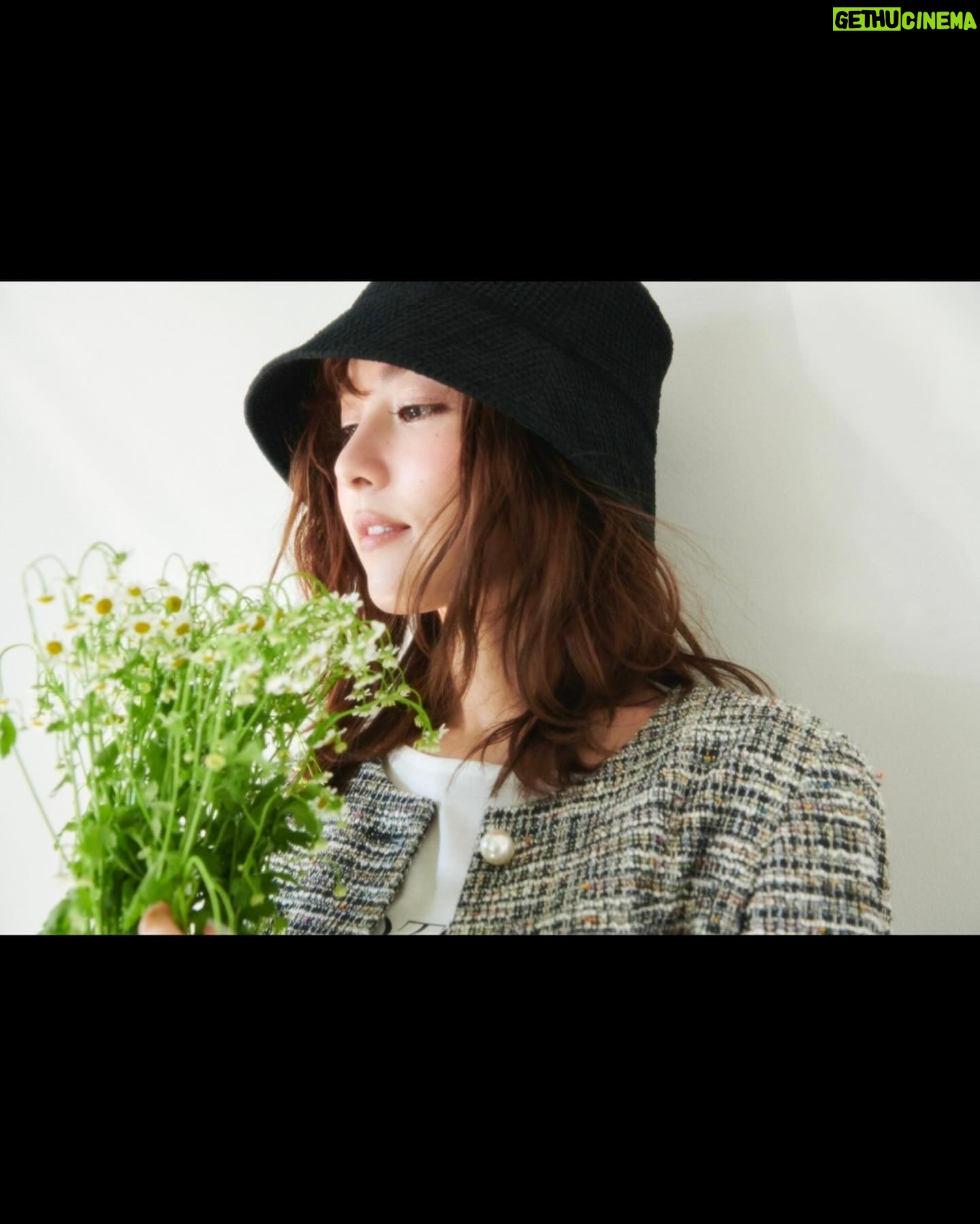 Ren Ishikawa Instagram - #Stola. PRE SPRING 2024"Feel" この度ブランドミューズに就任しました💐 Stola.15周年というアニバーサリーイヤー、移りゆく季節をStola.のお洋服と一緒に過ごせること、とても楽しみです。 ぜひチェックしてください🩵 https://stola.jp/pages/springcatalog20240119