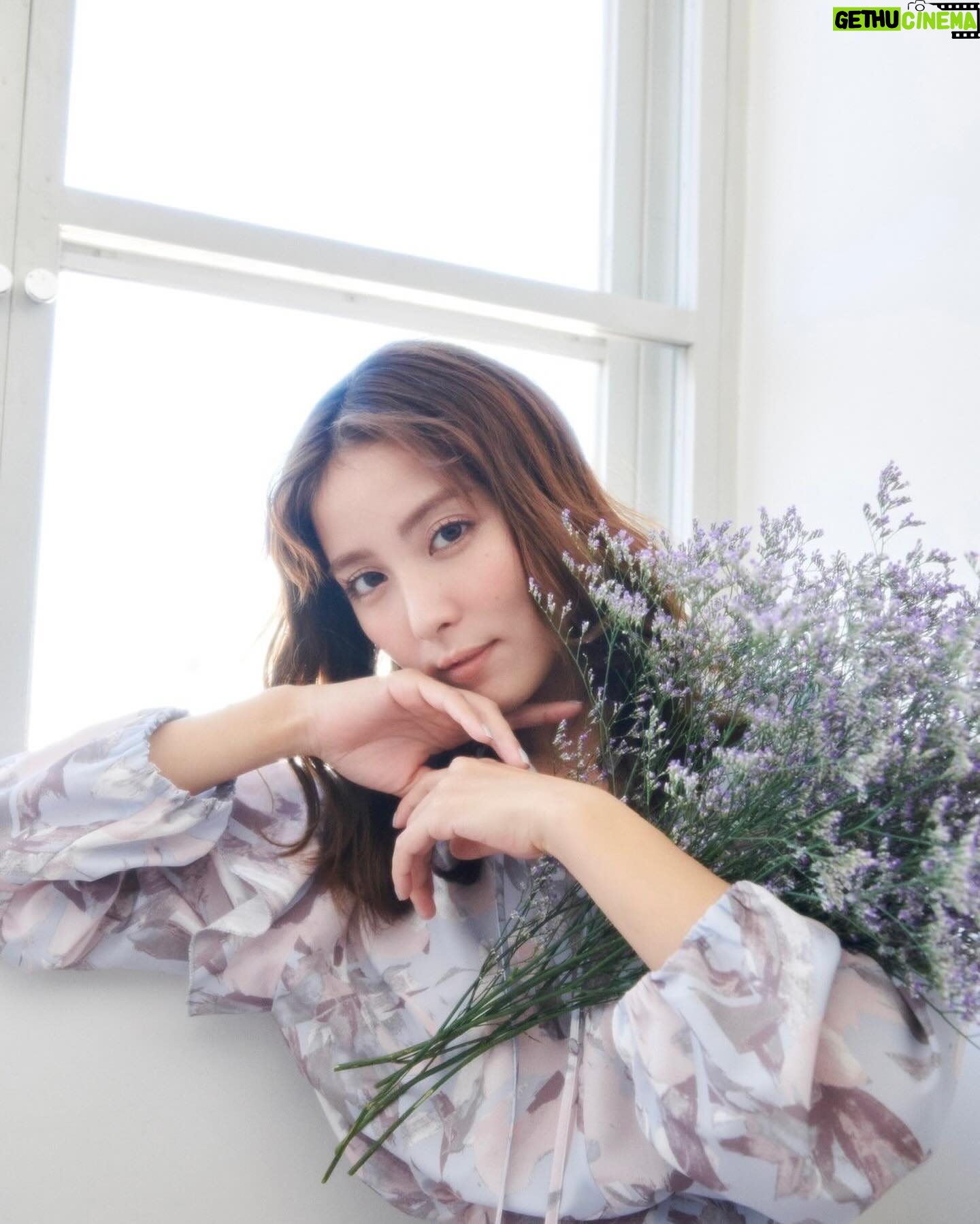 Ren Ishikawa Instagram - #Stola. PRE SPRING 2024"Feel" この度ブランドミューズに就任しました💐 Stola.15周年というアニバーサリーイヤー、移りゆく季節をStola.のお洋服と一緒に過ごせること、とても楽しみです。 ぜひチェックしてください🩵 https://stola.jp/pages/springcatalog20240119