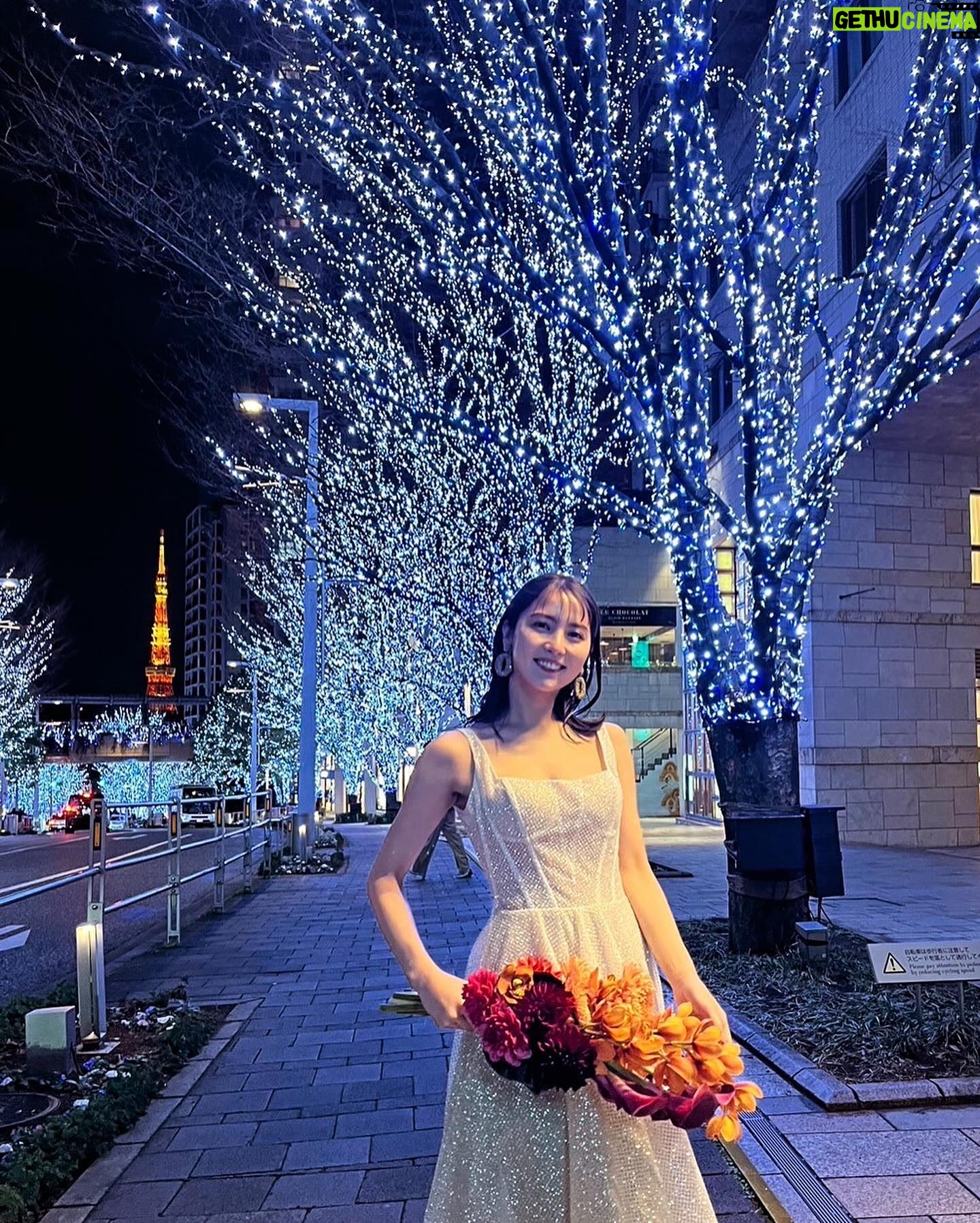 Ren Ishikawa Instagram - "Hotel Wedding"cover💍 グランドハイアット東京の素敵なロケーション、そして美しいウェディングドレスたちに、胸が高鳴りっぱなしの撮影でした。 中ページにはインタビューも掲載されています! ぜひチェックしてください💫 #HotelWedding #グランドハイアット東京