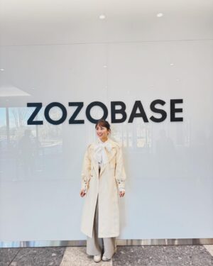 Ren Ishikawa Instagram - #CLASSY. online × #ZOZOBASE 
物流女子の着回しDiary📦
実際につくばのZOZOBASEで行ったロケは、物流システムにわくわくしっぱなしの撮影でした！
今回のエピソードも一癖あってとても面白いです😎
前編と後編に分かれているのでぜひどちらもチェックしてくださいね❤️‍🔥
https://classy-online.jp/fashion/325977/