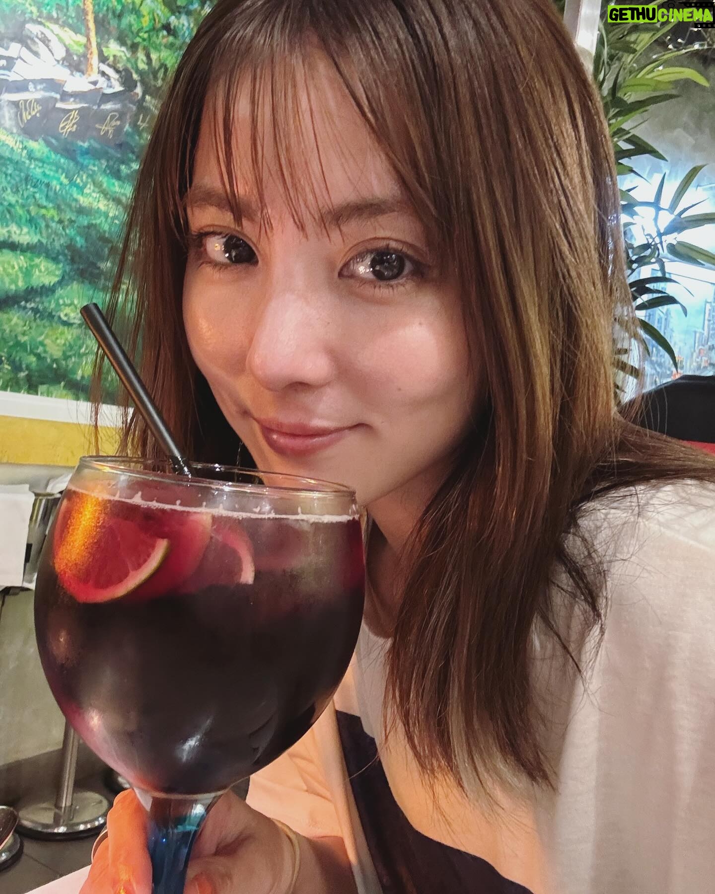 Ren Ishikawa Instagram - 2023年、お疲れ様でした🐇 今年出会えた人たち、一緒にものづくりができた人たち、会いに来てくれた人たち、応援してくれている人たち、支えてくれている人たち、いつもそばで笑わせてくれる人たち、、 仕事納めをしてほっと一息つくと、いろいろな人の顔が浮かんできます。 今年も本当に本当に、お世話になりました。 ありがとうございました🌙 2023年最後の写真はどれにしよう〜〜と迷った結果、休暇で訪れたスペインが最高だったのでその思い出を🇪🇸 皆さま、良いお年をお迎えください。 また2024年にお会いしましょう🐉