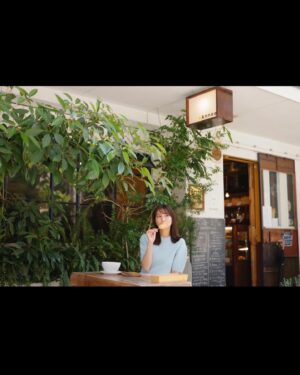 Ren Ishikawa Instagram - 本日発売の#女性セブン
京都パン旅🥐ぜひチェックしてください！
朝からたくさんの種類のパンを食べられて、幸せ＆お腹パンパン（パンだけに、、🥹）の旅でした🌻
CanCam時代から仲良しのライターしゅが @torippina と久しぶりに撮影できたのも嬉しかった🫶
こちらはアザーカット〜〜