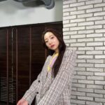 Rena Takeda Instagram - eGG今夜です！ 今夜は「これ映画館できませんか？実話編」です🎮 妄想であれこれ皆んなでお喋り👏🏻 楽しかった🤣🪅 jacket,tops,pants @paulsmithjapan accessories @e.m.__official @flake_jewelry_official shoes @mansurgavriel #PR #衣装着用 #衣装リース #PaulSmith #em #flake #mansurgavriel