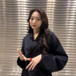Rena Takeda Instagram - eスポーツフェスタ2024 「eGG presents 第五人格プロに聞いてみたSP」 出演してきました✨ 色々お話し聞けて楽しかったです👏🏻 衣装も第五人格のイメージで🖤 jacket,tops,skirt @limifeu_official accessories @e.m.__official @flake_jewelry_official shoes @camper_japan #PR #limifeu #em #flake #camperjapan
