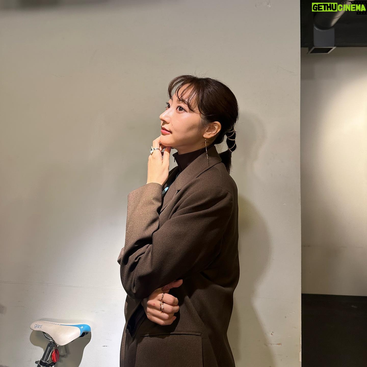 Rena Takeda Instagram - 前回のeGG見て頂けましたか? eスポーツ実況に活かせる極意を学びました! あと鉄拳8!たのしかった〜🎮 jacket,tops @thehandsome.official @utspr skirt @kirsh_jp_official @musinsa_japan shoes @charleskeith_jp accessories @reflection.co_official @the.pr_ @ete_official @joueteofficial #PR #衣装着用 #衣装リース #thehandsome #kirsh_jp_official #musinsaglobal #charleskeith_jp #sparkle_your_reflection #thepr #ete #Jouete