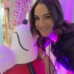 Renata Bravo Instagram - Les presento la nueva colección de snoopy de @intimechile ! Snoopy nos invita a soñar , que tus sueños se pueden hacer realidad! Nada más cómodo que andar con pijama o no? Y si pasa piola cuanto mejor 🤣 que haces tú con pijama ? Ej llevar a los niños al colegio ……. Los leo