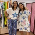 Renata Bravo Instagram – El 19 de nov es el día internacional del emprendimiento femenino, y quiero destacar a mi amiga @andrea_emparan_accesorios que hace 7 años comenzó con tu emprendimiento, y hoy es un gran ejemplo! Te admiro @andrea_emparan_accesorios #modaitaliana #mujeremprendedora💪 #accesorios tienda física apoquindo 6415 rampa de las flores Metro manquehue las esperamos !