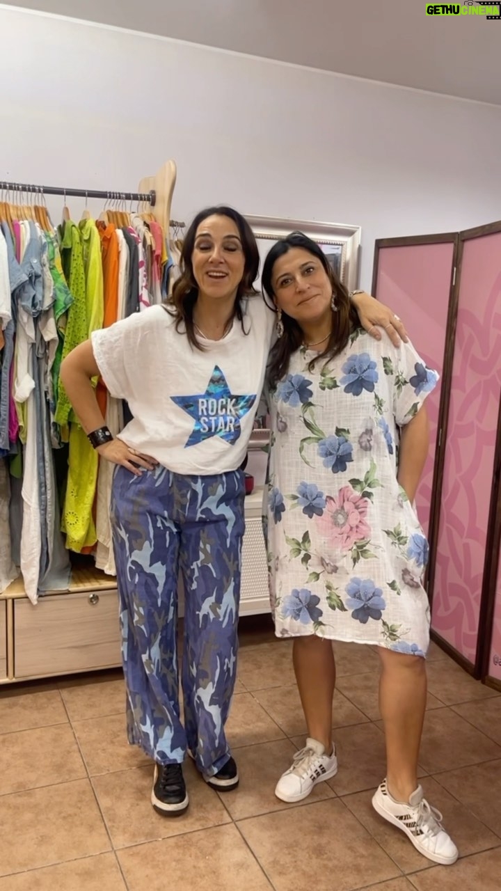 Renata Bravo - 3.8K Likes - El 19 de nov es el día internacional del emprendimiento femenino, y quiero destacar a mi amiga @andrea_emparan_accesorios que hace 7 años comenzó con tu emprendimiento, y hoy es un gran ejemplo! Te admiro @andrea_emparan_accesorios #modaitaliana #mujeremprendedora💪 #accesorios tienda física apoquindo 6415 rampa de las flores Metro manquehue las esperamos !